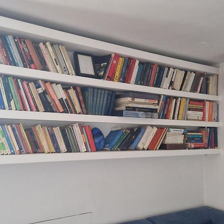Casa Di Libri - Delizioso Appartamento A 10 Min Da Trastevere Roma Exterior foto